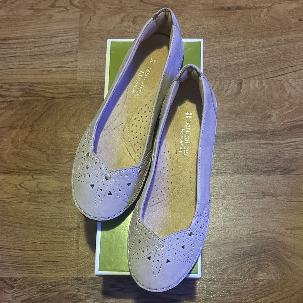Naturalizer Women's Cream Loafers